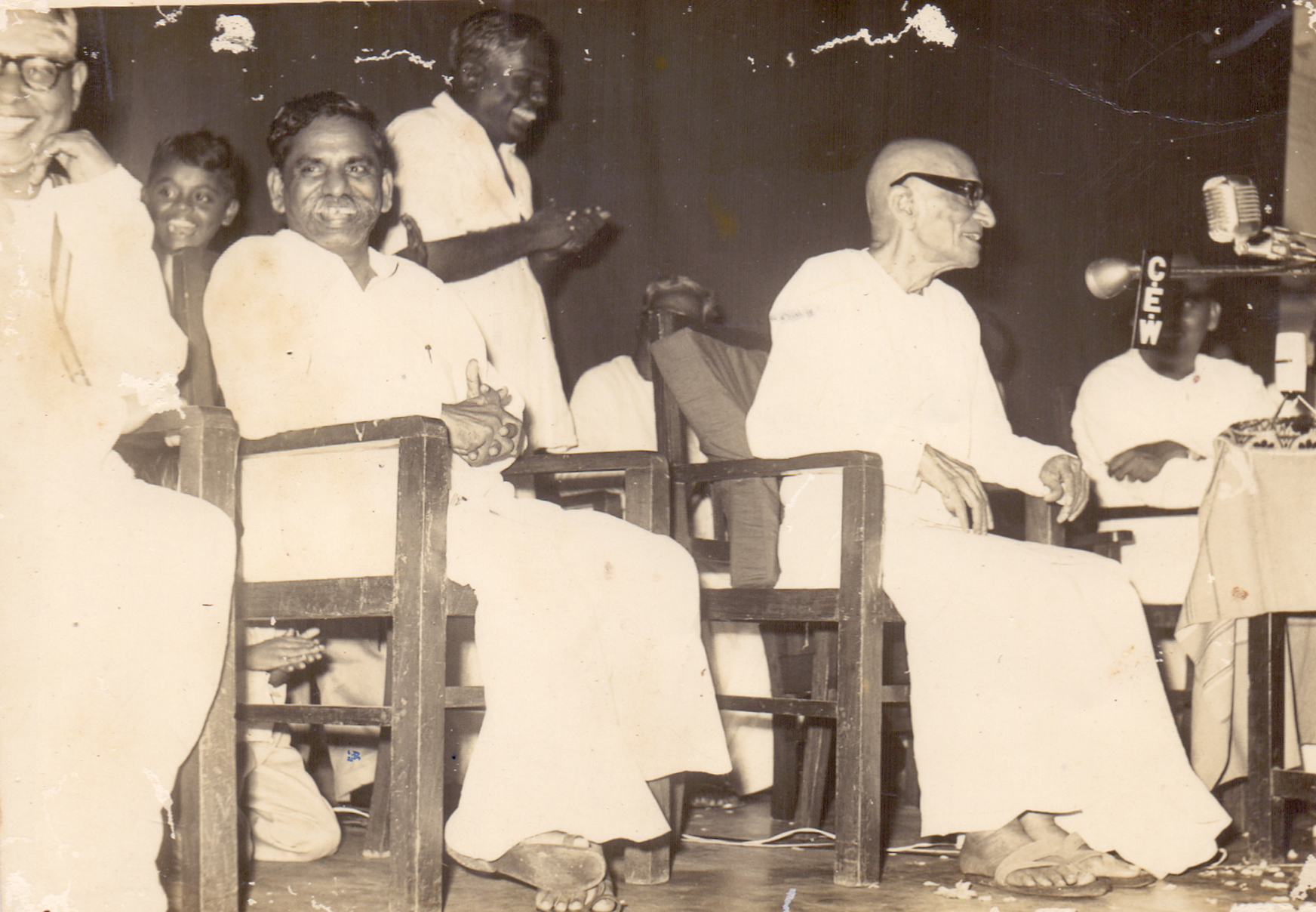 தலைவர்களுடன் புகைப்படம்